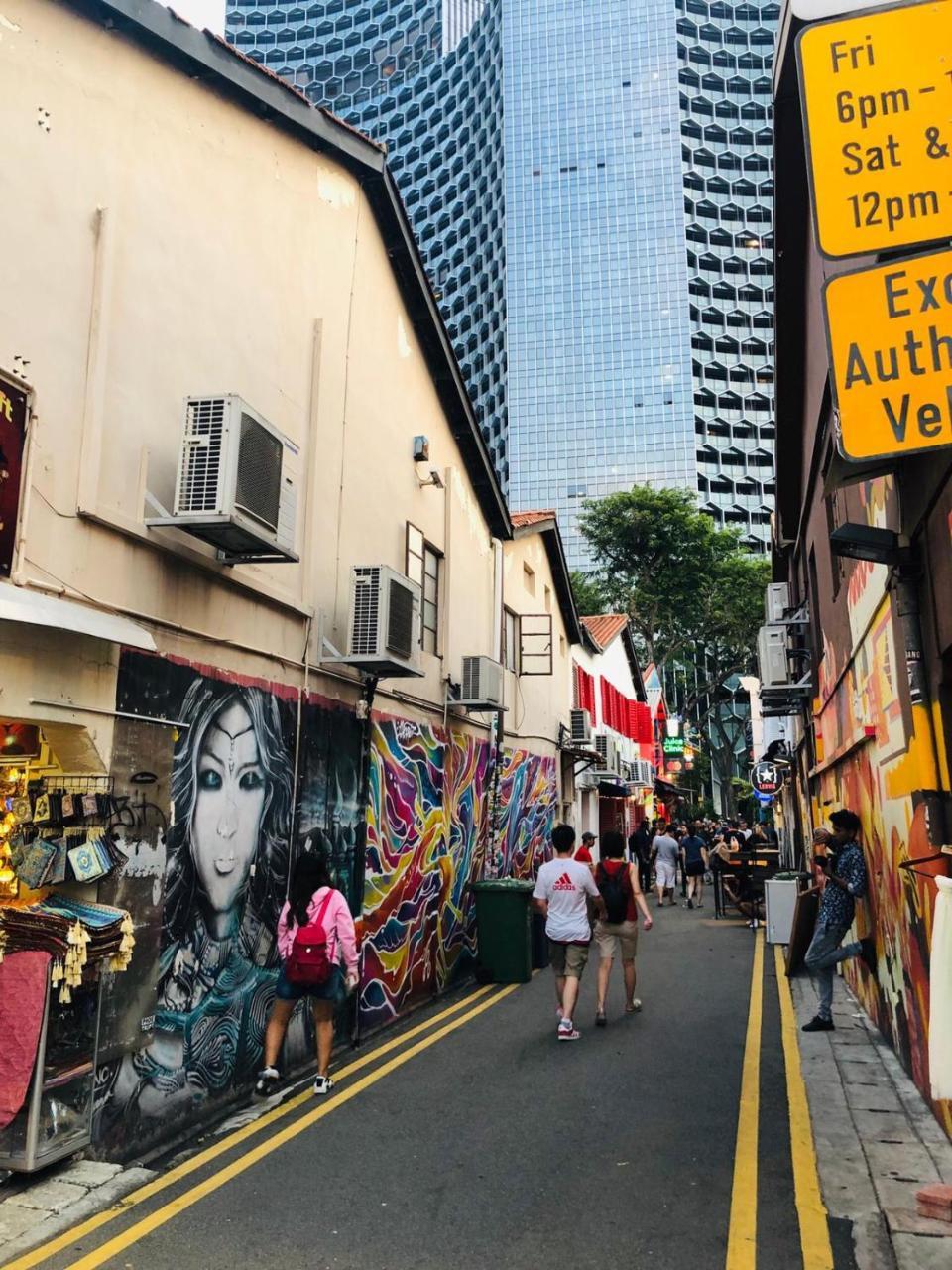 Met A Space Pod At Arab Street Singapura Exterior foto